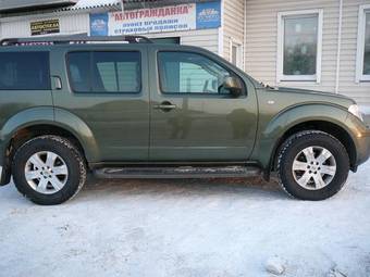 2005 Nissan Pathfinder Photos