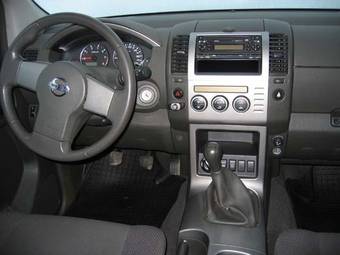 2005 Nissan Pathfinder Photos