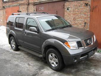 2005 Nissan Pathfinder Photos