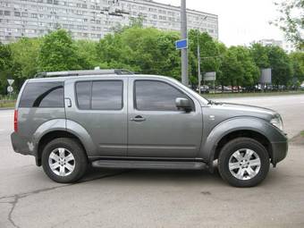 2005 Nissan Pathfinder Photos