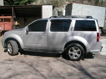 2005 Nissan Pathfinder Photos