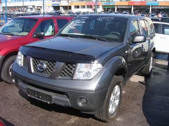 2005 Nissan Pathfinder Photos