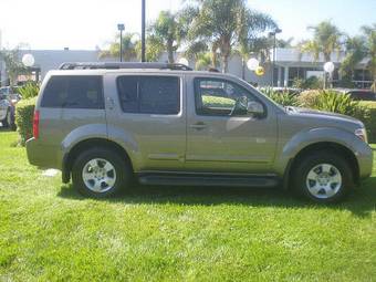 2005 Nissan Pathfinder Photos