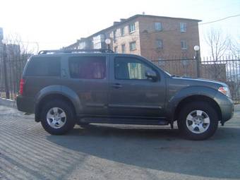 2005 Nissan Pathfinder Photos