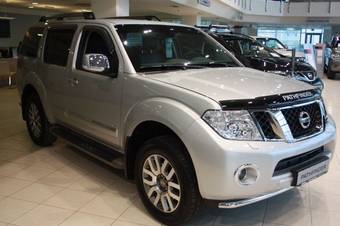 2011 Nissan Pathfinder Photos
