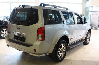2011 Nissan Pathfinder Pictures