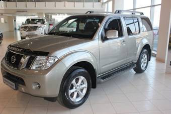 2011 Nissan Pathfinder Photos