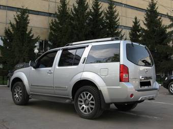 2011 Nissan Pathfinder Pictures