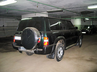 1998 Nissan Patrol Photos