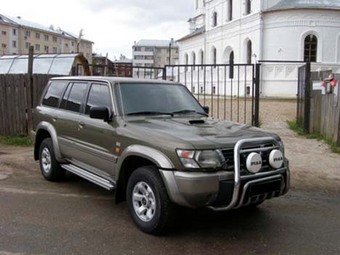 1998 Nissan Patrol Pictures