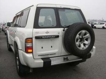 1998 Nissan Patrol Photos