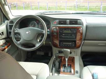 2004 Nissan Patrol Photos