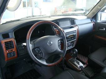2009 Nissan Patrol Photos