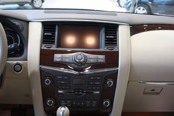 2011 Nissan Patrol Photos
