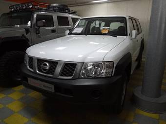 2011 Nissan Patrol Photos