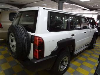 2011 Nissan Patrol Photos