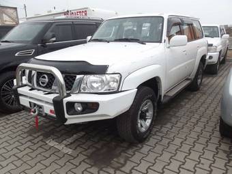 2011 Nissan Patrol Photos