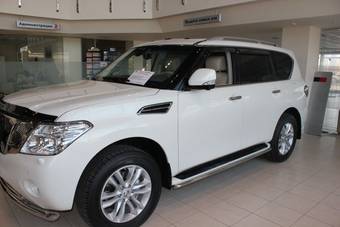 2011 Nissan Patrol Photos