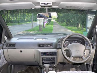 1997 Nissan Prairie Photos