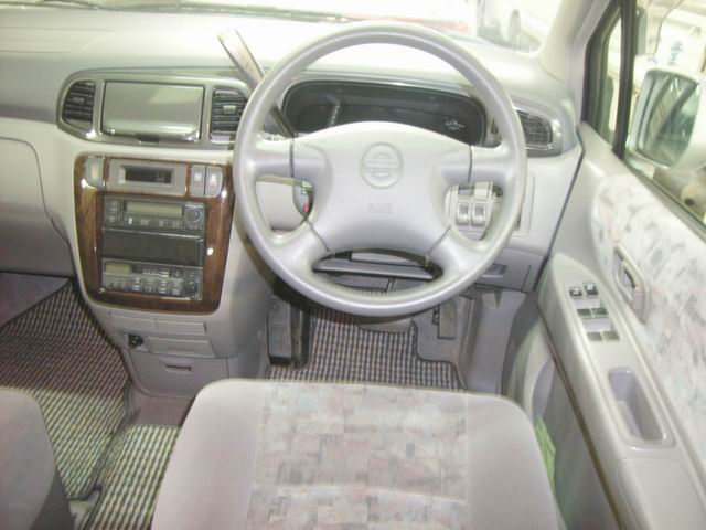 1999 Nissan Prairie Photos