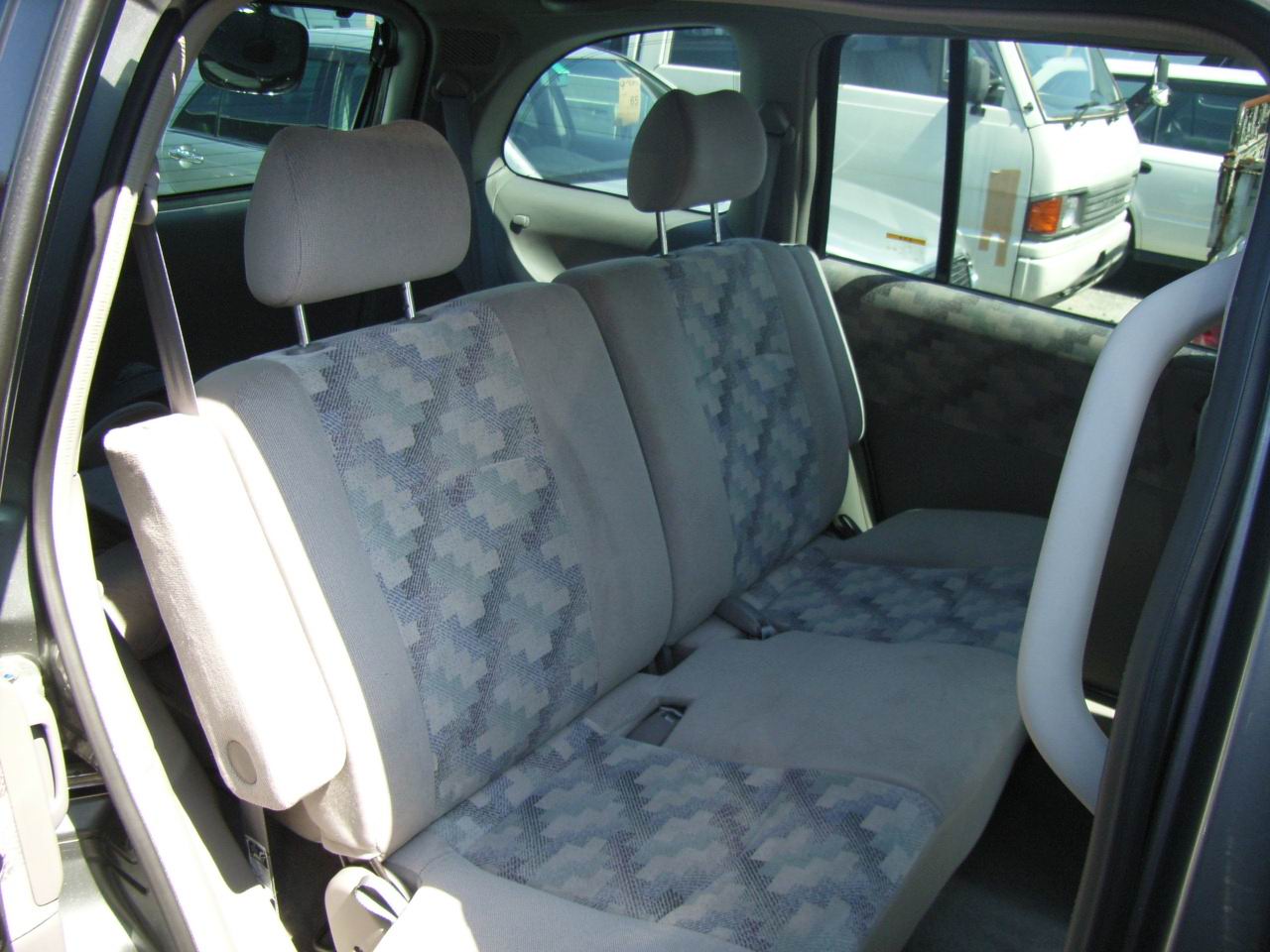 2000 Nissan Prairie Pictures
