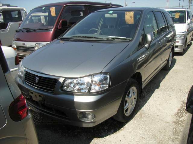 2000 Nissan Prairie Photos