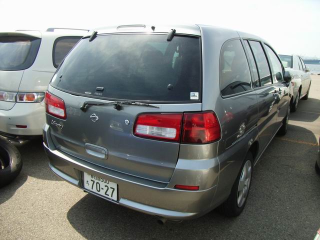 2000 Nissan Prairie Pictures