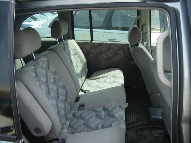 2000 Nissan Prairie Photos
