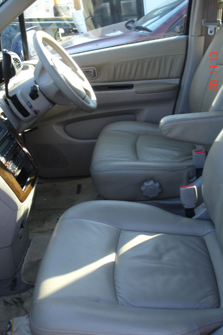 2001 Nissan Prairie Pictures