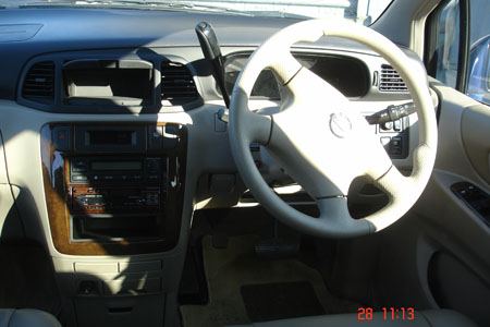 2001 Nissan Prairie Photos