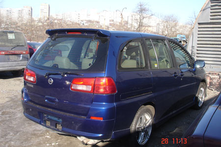 2001 Nissan Prairie Pictures