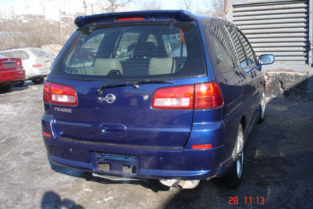 2001 Nissan Prairie Photos