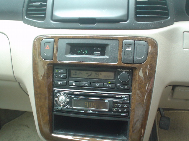 2001 Nissan Prairie Pics