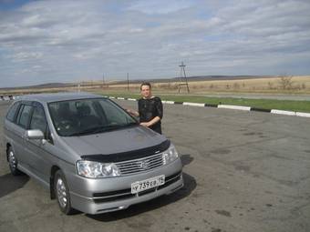 2001 Nissan Prairie Photos