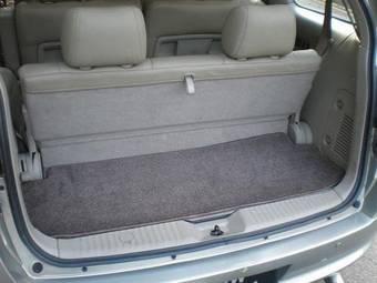 2002 Nissan Prairie Images
