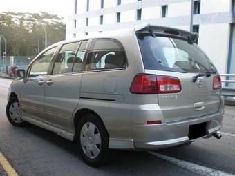 2002 Nissan Prairie Photos