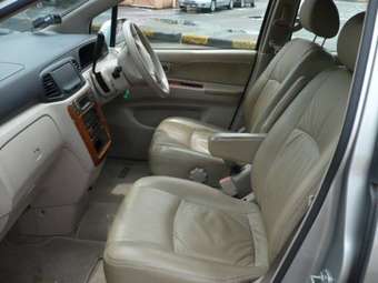 2003 Nissan Prairie Pictures