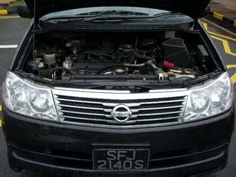 2004 Nissan Prairie Photos