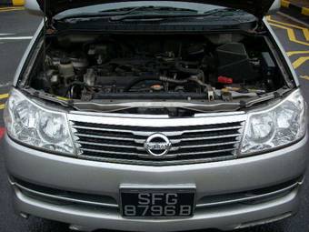 2004 Nissan Prairie Photos