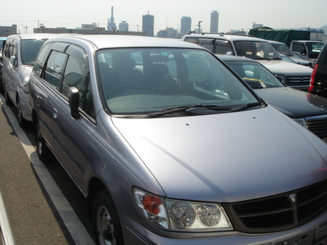 1998 Nissan Presage Pictures