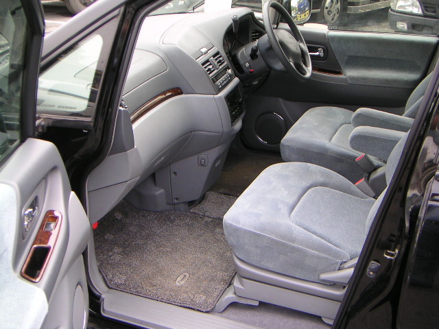 1998 Nissan Presage Images