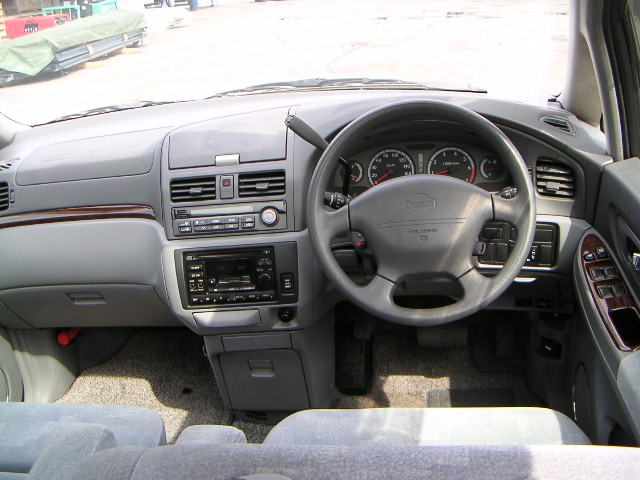 1998 Nissan Presage Pictures
