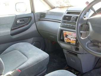 1999 Nissan Presage Pictures