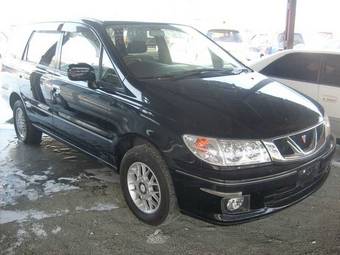 1999 Nissan Presage Photos