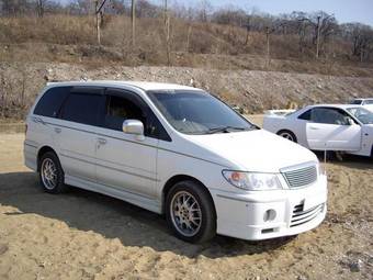 1999 Nissan Presage Pics