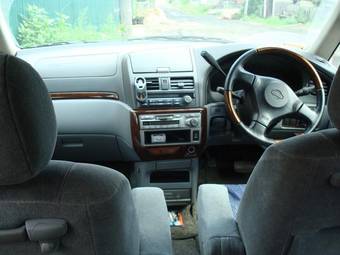 1999 Nissan Presage Pictures