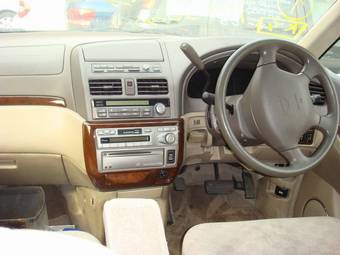 1999 Nissan Presage Pictures