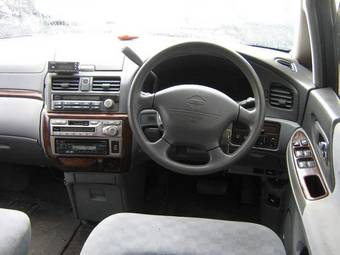 1999 Nissan Presage Pictures