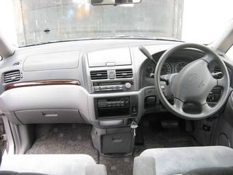 1999 Nissan Presage Photos