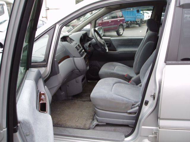 2000 Nissan Presage